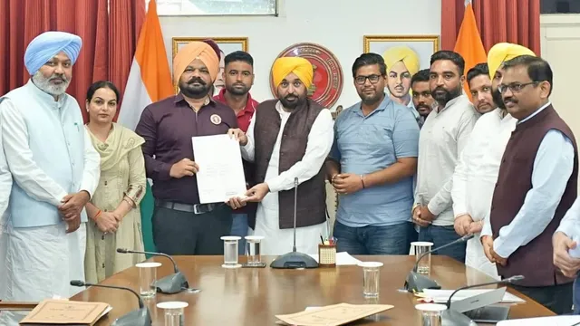 आदर्श स्कूलों